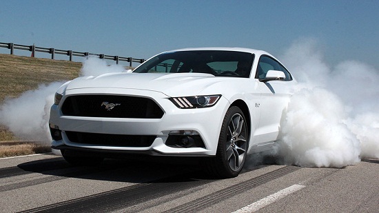 Đốt lốp trên Ford Mustang 2015, ai cũng có thể thực hiện